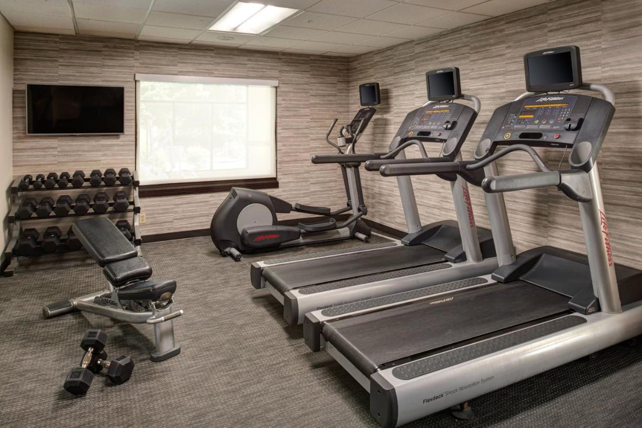 Courtyard By Marriott Louisville East Extérieur photo
