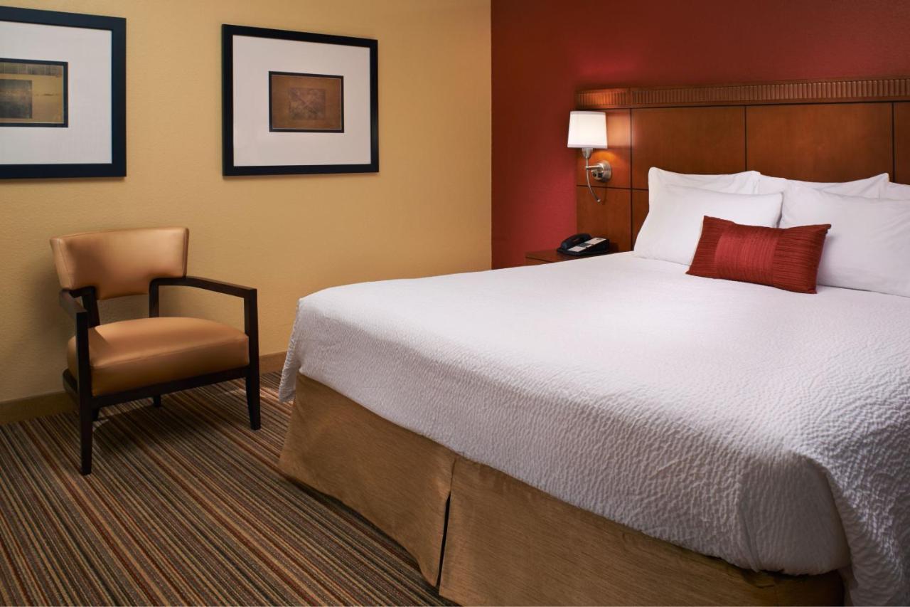 Courtyard By Marriott Louisville East Extérieur photo