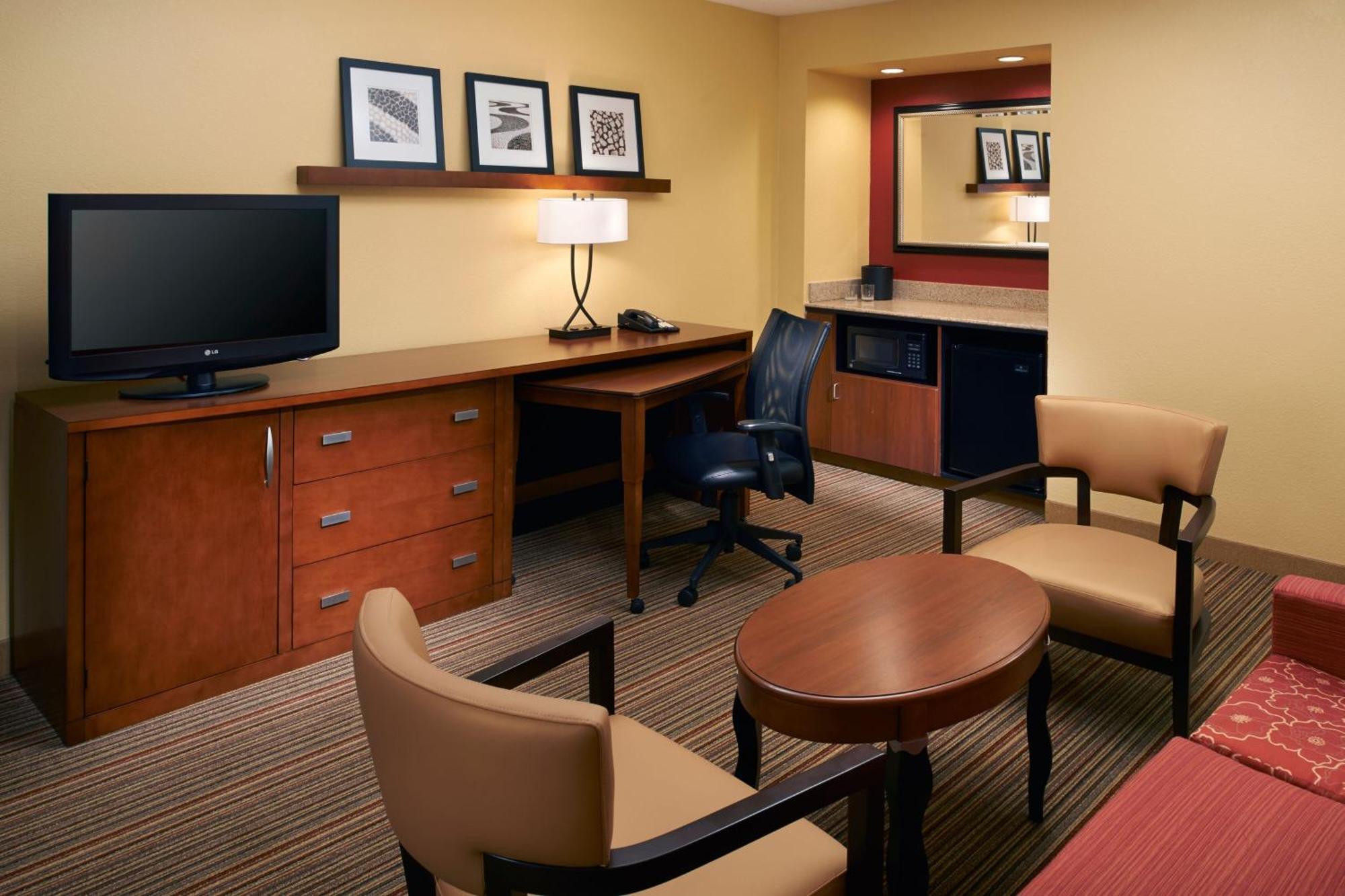 Courtyard By Marriott Louisville East Extérieur photo
