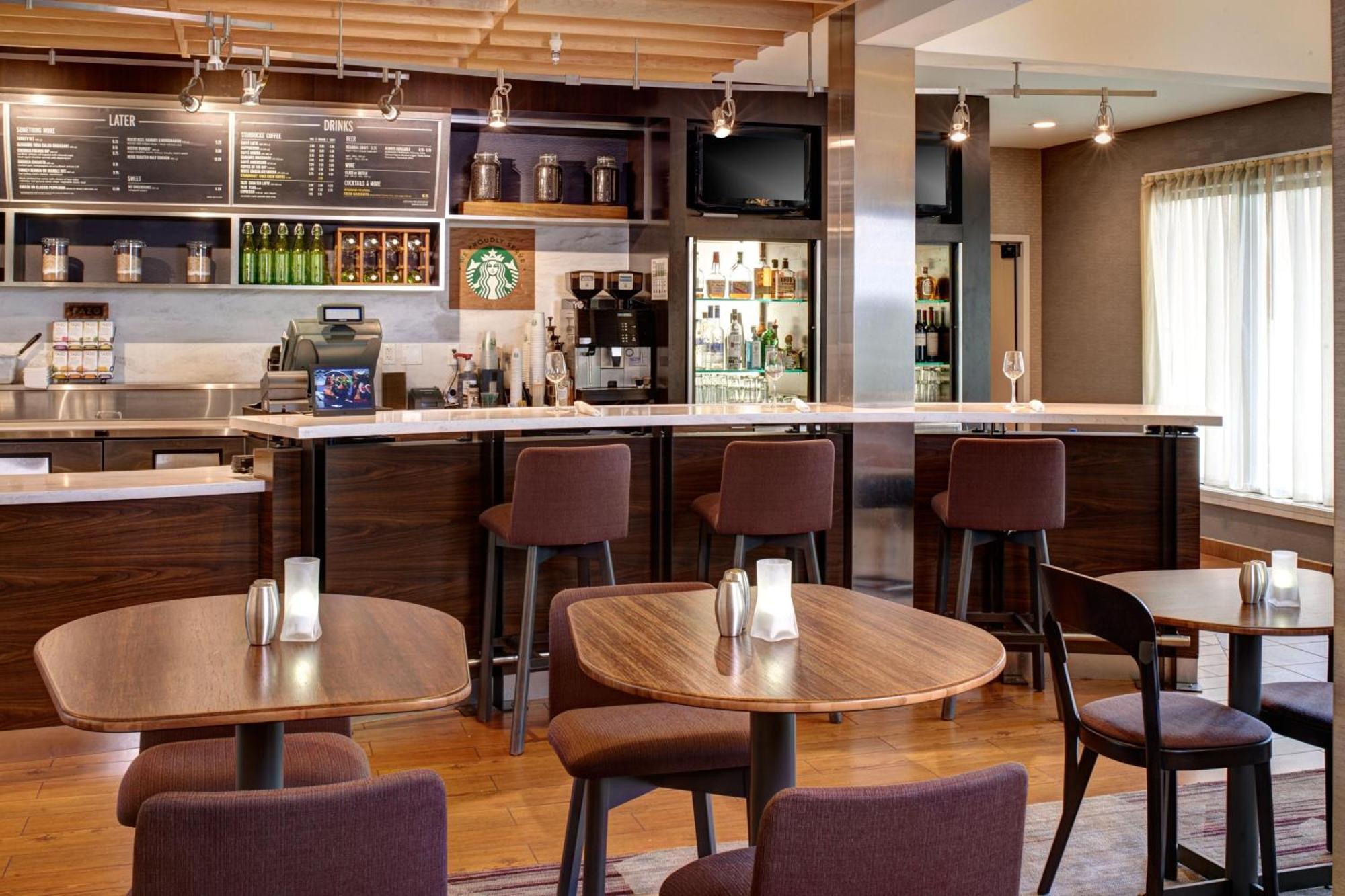 Courtyard By Marriott Louisville East Extérieur photo