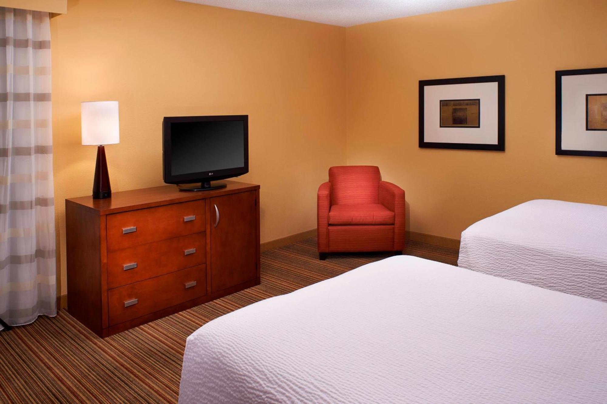 Courtyard By Marriott Louisville East Extérieur photo