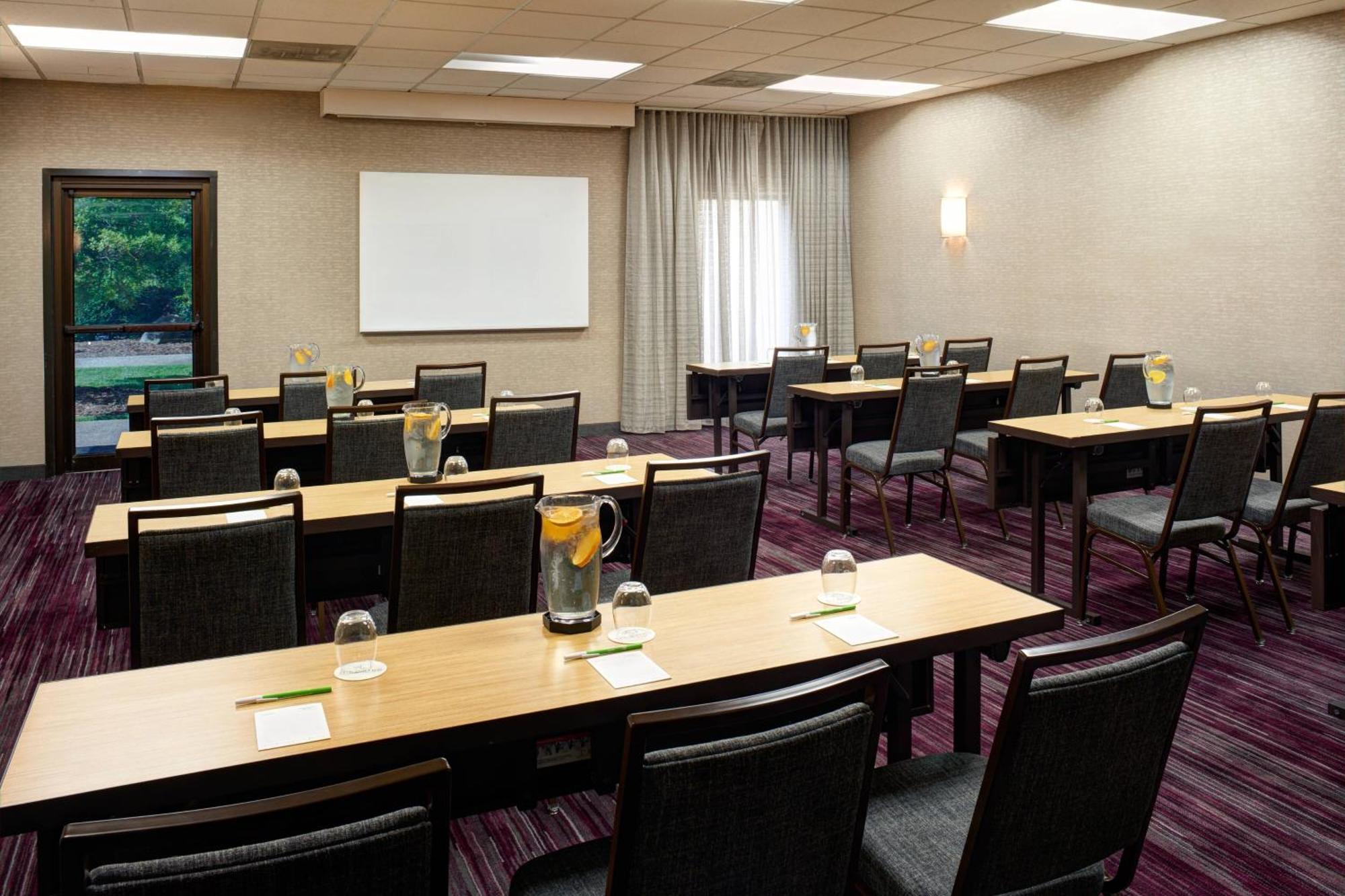 Courtyard By Marriott Louisville East Extérieur photo