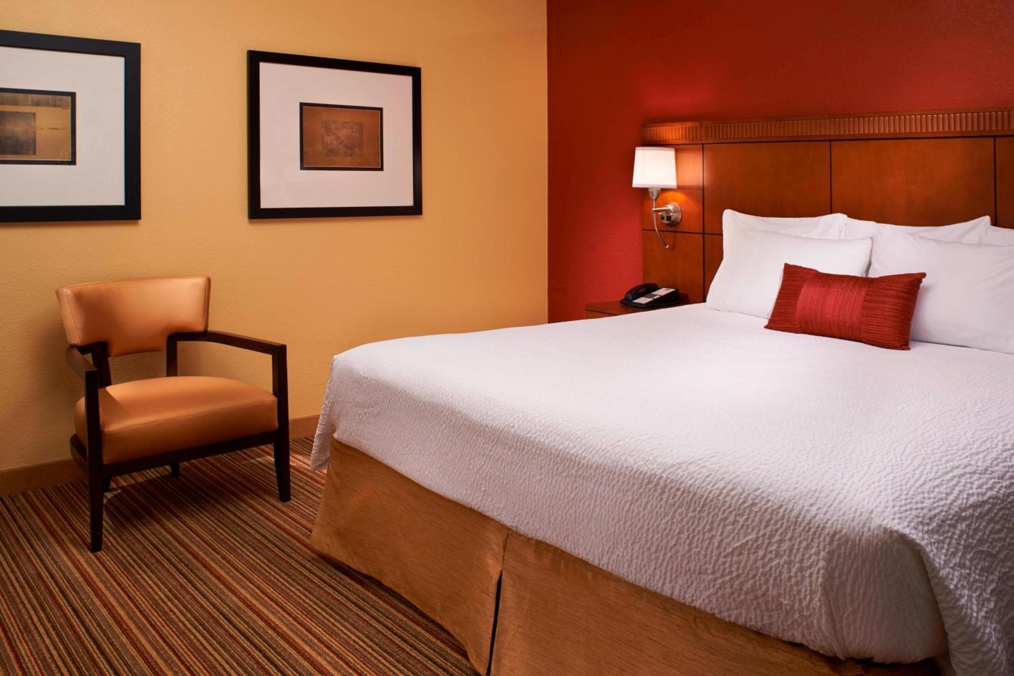 Courtyard By Marriott Louisville East Extérieur photo