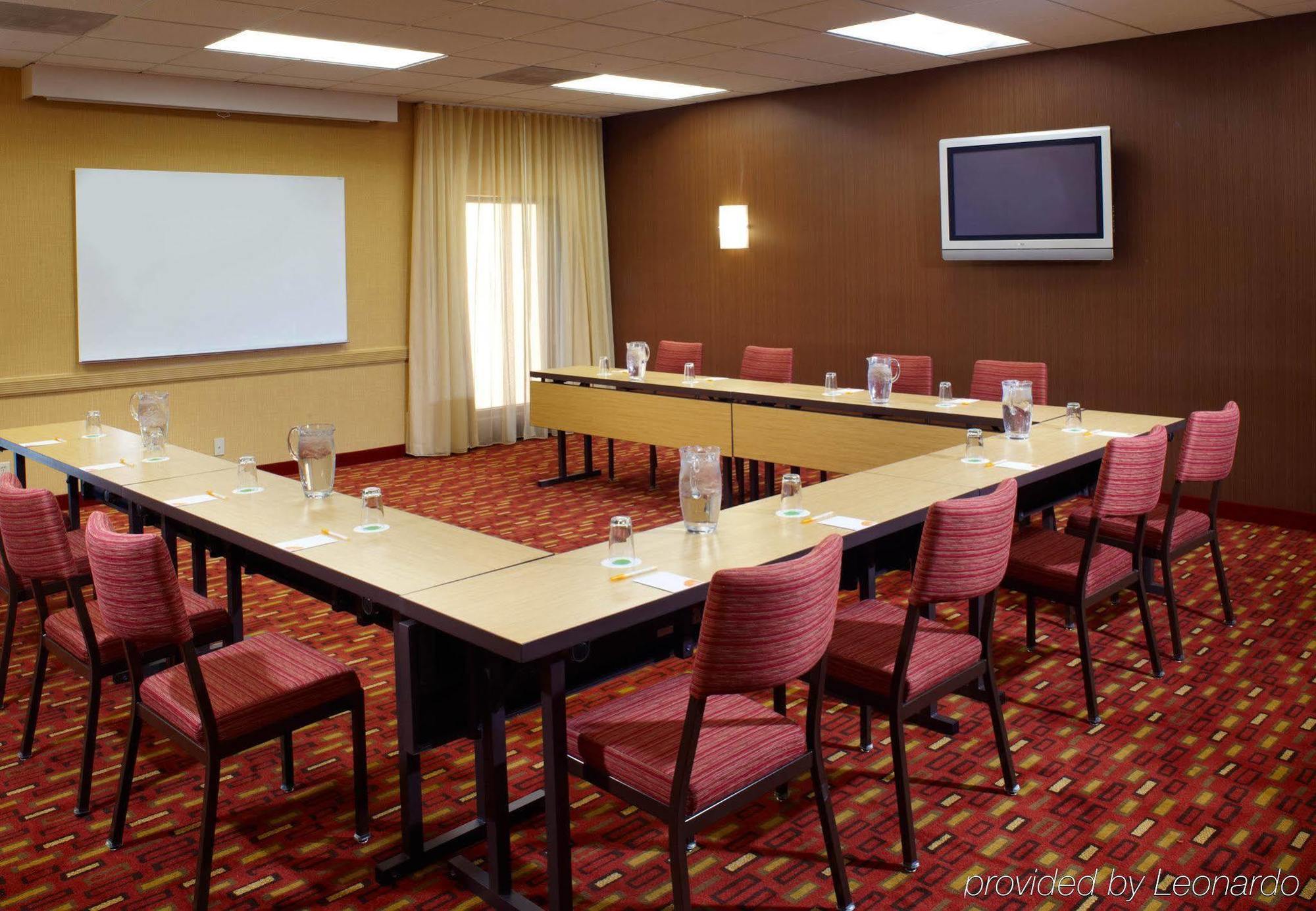 Courtyard By Marriott Louisville East Extérieur photo
