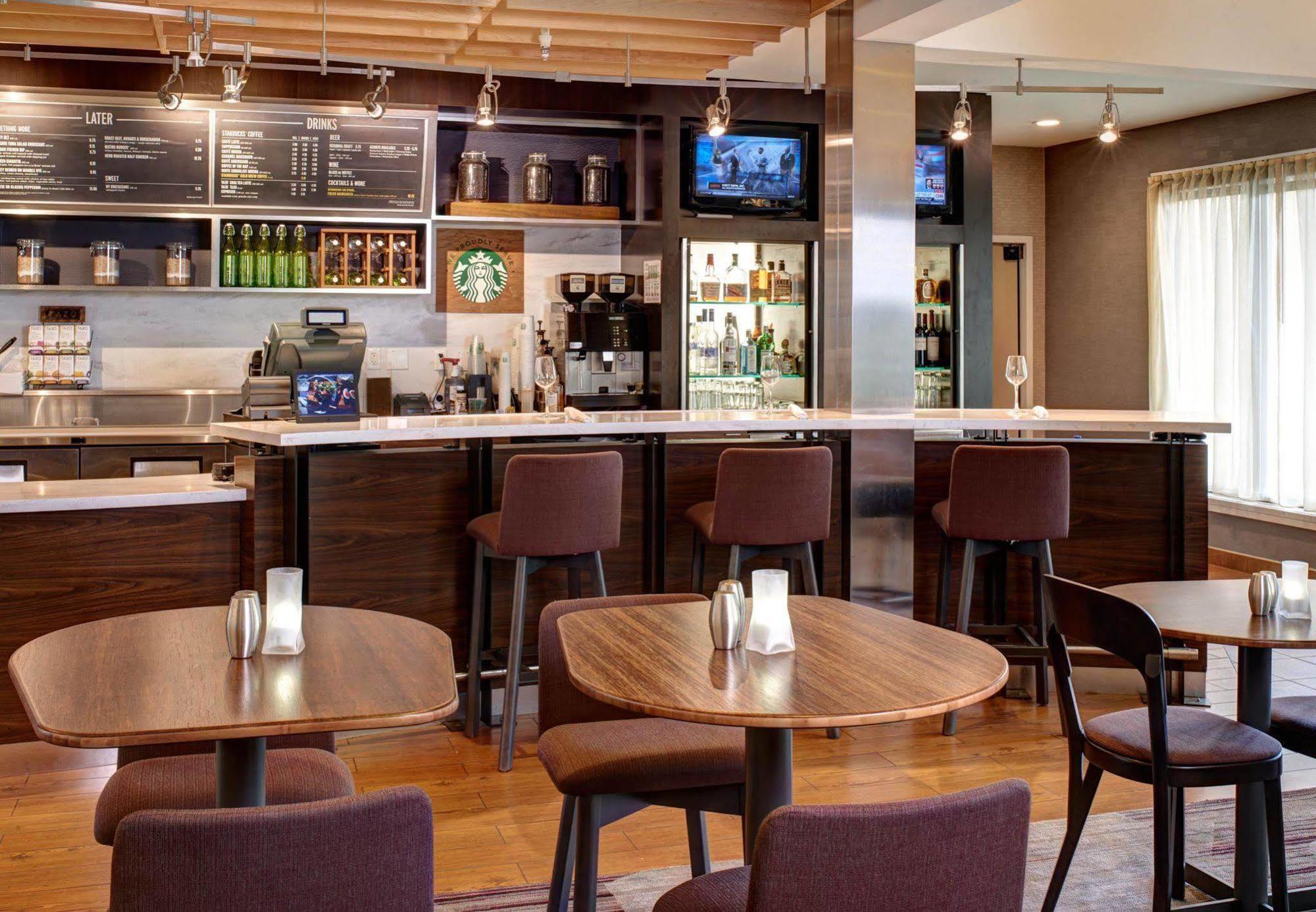 Courtyard By Marriott Louisville East Extérieur photo