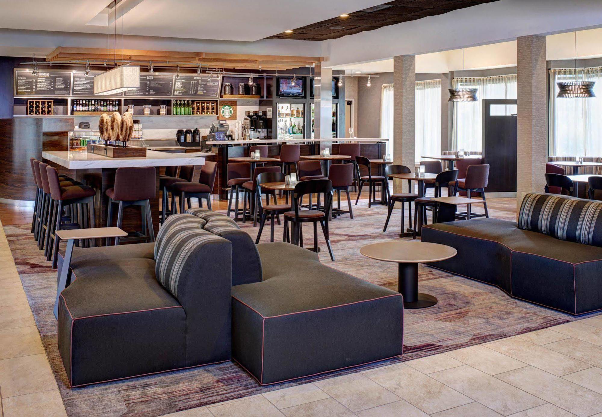 Courtyard By Marriott Louisville East Extérieur photo