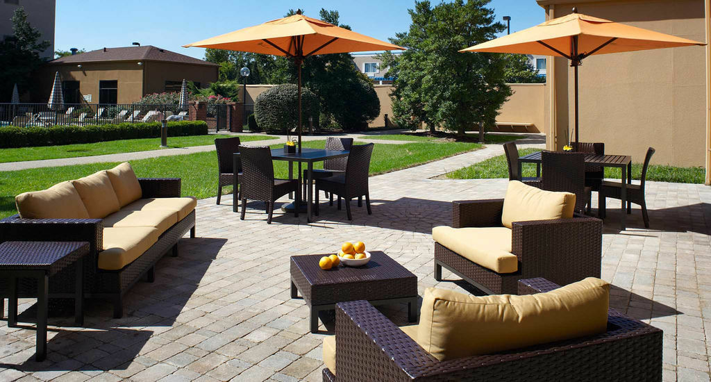 Courtyard By Marriott Louisville East Extérieur photo